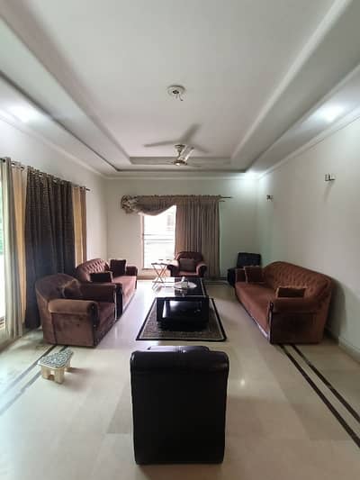 AHMED ASSOCIATES OFFERS 1 KANAL UPPER PORTION SEPARATE GAS METER FOR RENT IN PCSiR PHASE 2 NEAR TO SHUKAT KHANUM HOSPITAL LAHORE.