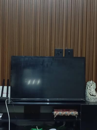 TCL 32 inch untouch TV great condition