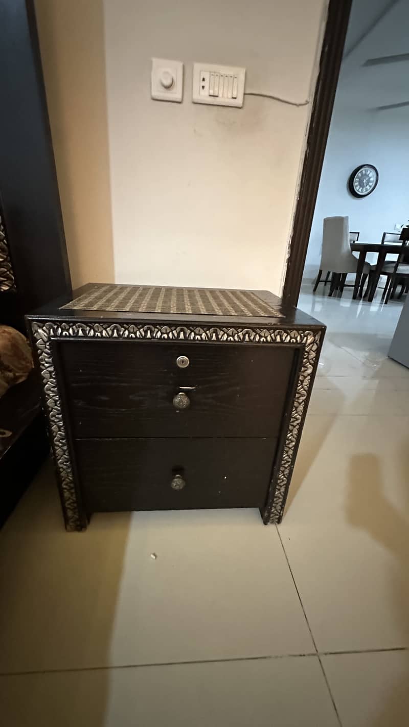 Bed with dressing table 12