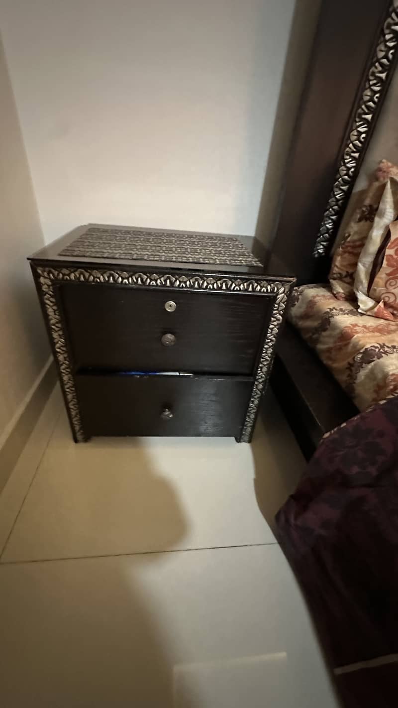 Bed with dressing table 13