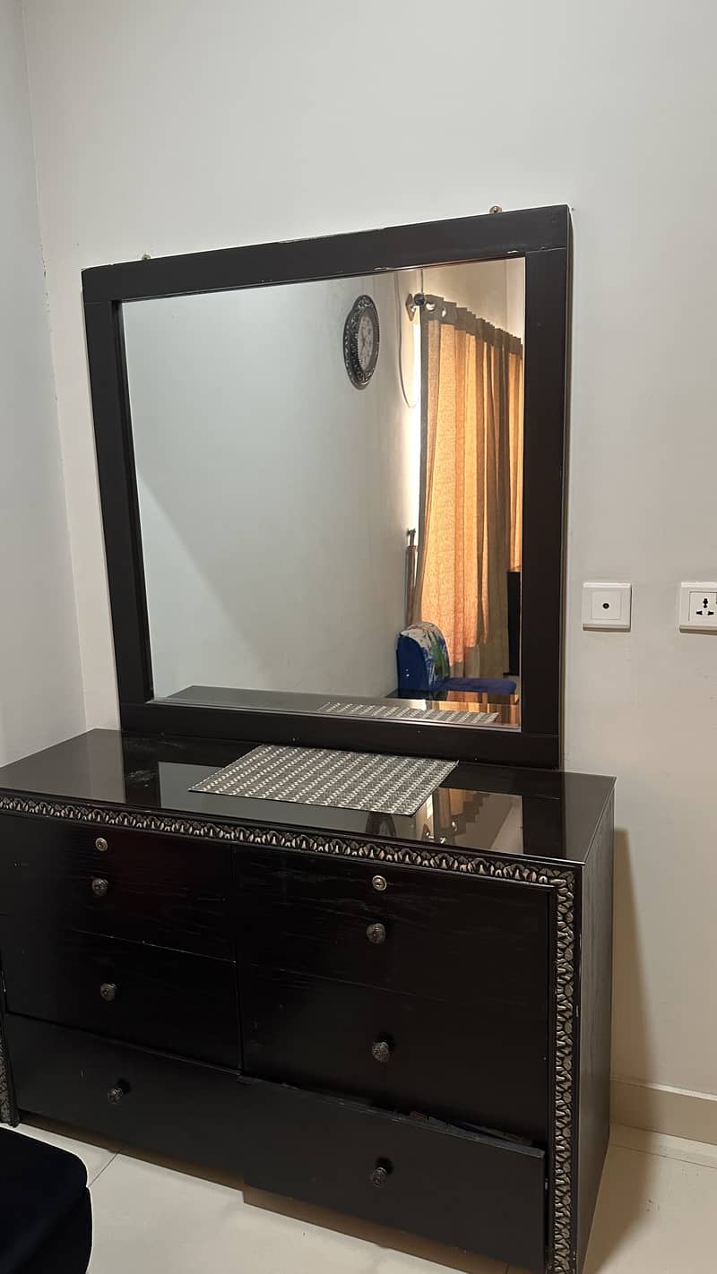 Bed with dressing table 14