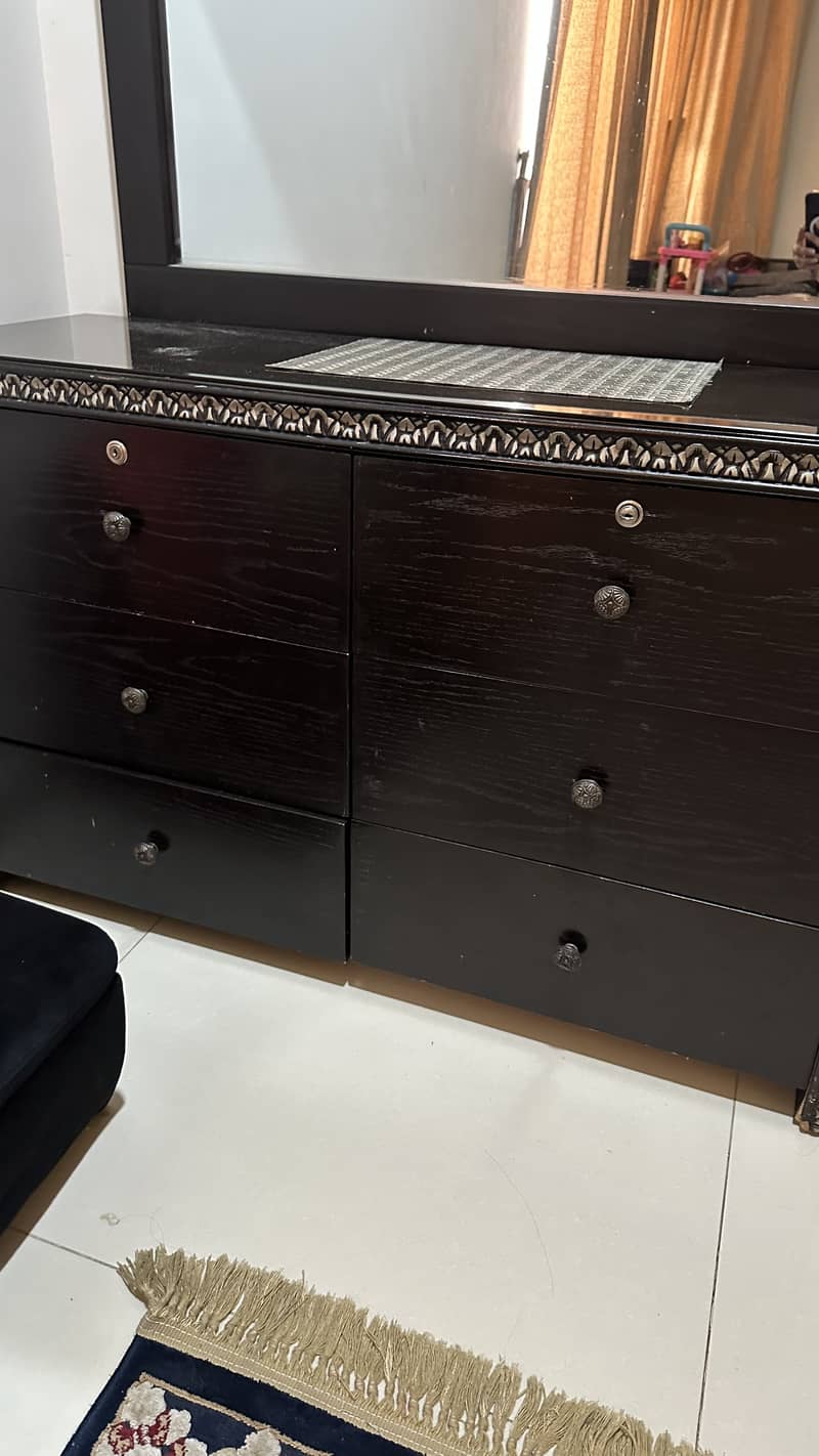 Bed with dressing table 15