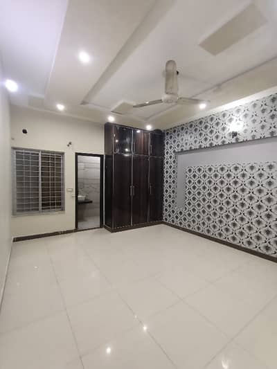 AHMED ASSOCIATES OFFERS 10 MARLA LOWER PORTION FOR RENT WiTH SEPARATE ENTRANCE IN ARCHITECT ENGEERING HOUSING SOCIETY NEAR TO SHUKAT KHANUM HOSPITAL LAHORE.