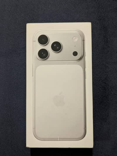 iPhone 17 Pro Factory Unlock Silver 256gb 10/10 condition