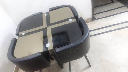 4 seater dining table/mini dining table
