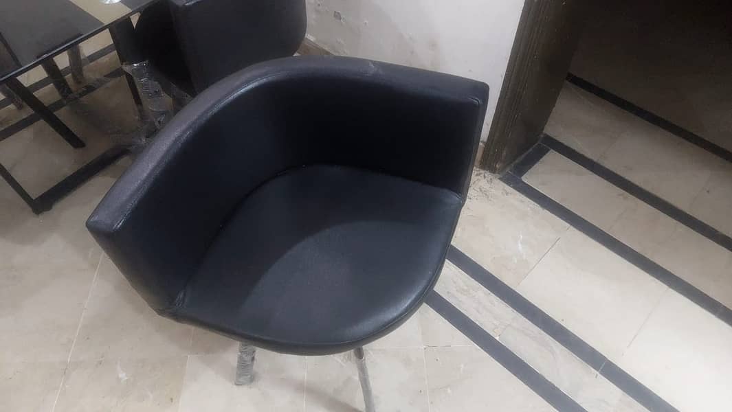 4 seater dining table/mini dining table 1