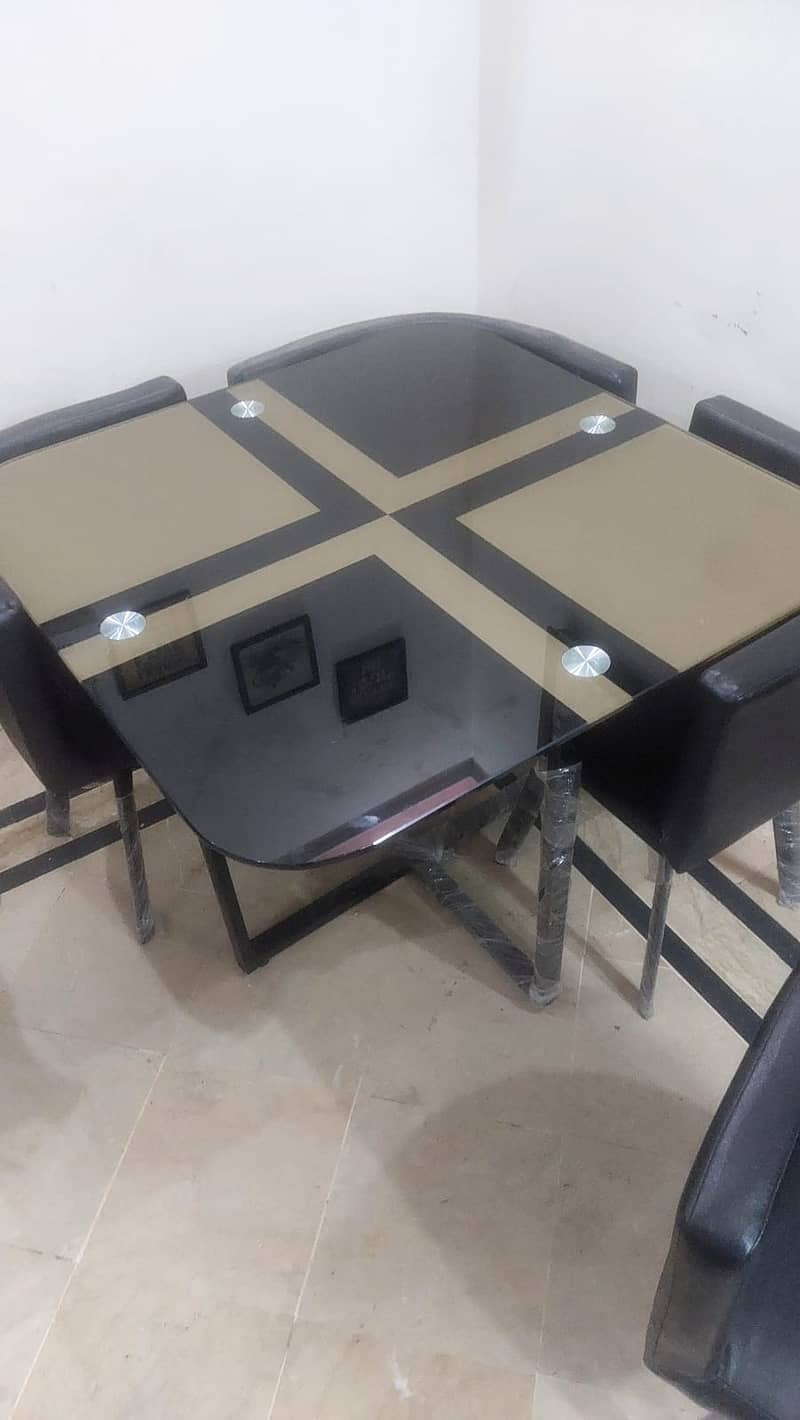 4 seater dining table/mini dining table 2
