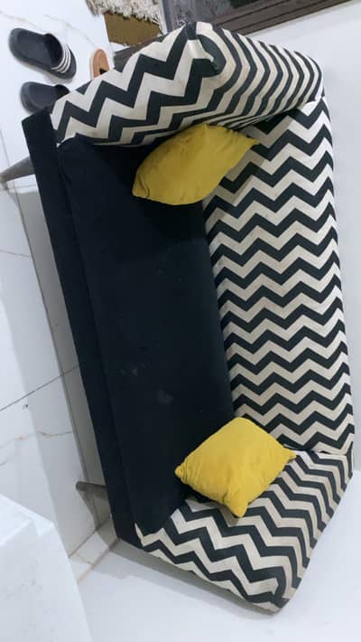 2 seater in good condition sofa