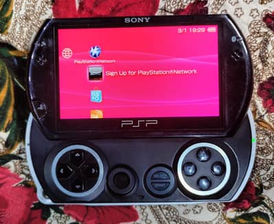 PSP GO BRAND NEW 10/10 CONDITION