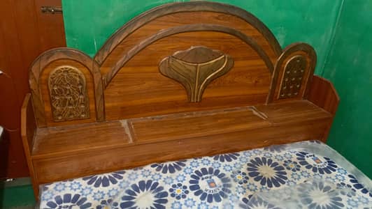 bed medium size 6fit by 5fit