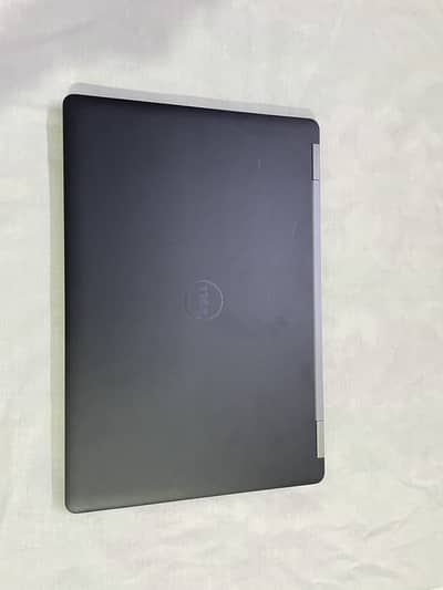 Dell Latitude E5570 ( i7 6gen+2gb Gpu)