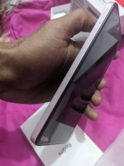 Realme 13 10/10 Rs. 31000