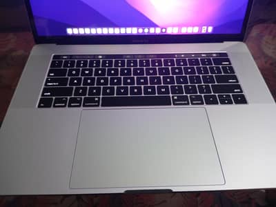 MacBook Pro 2017 15" | 16GB RAM 512GB SSD | 4GB GPU | Core i7 2.9