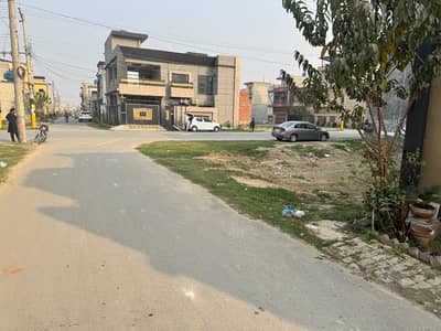 8 Marla Corner Hot Location Plot Available For Sale