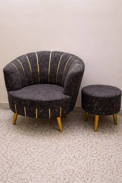1 seater with cushion and with side table