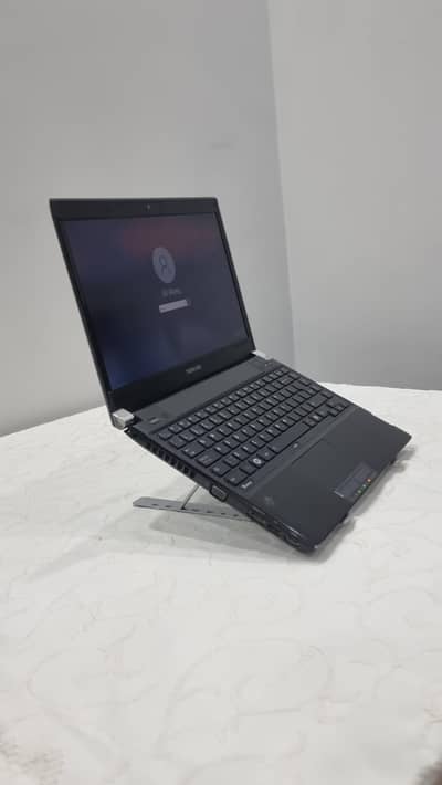 core i5 8 gb ram + Toshiba  fastest ssd is price me ye combo nhi mily