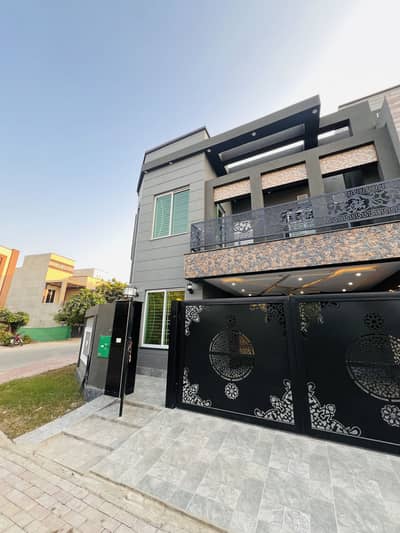 8 Marla House For Sale Bahria Town Lahore