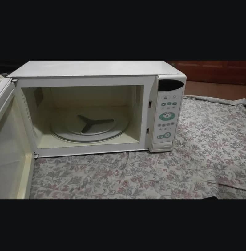 Full size microwave 0