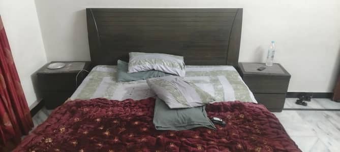 Duble bed with mattress and side tables q