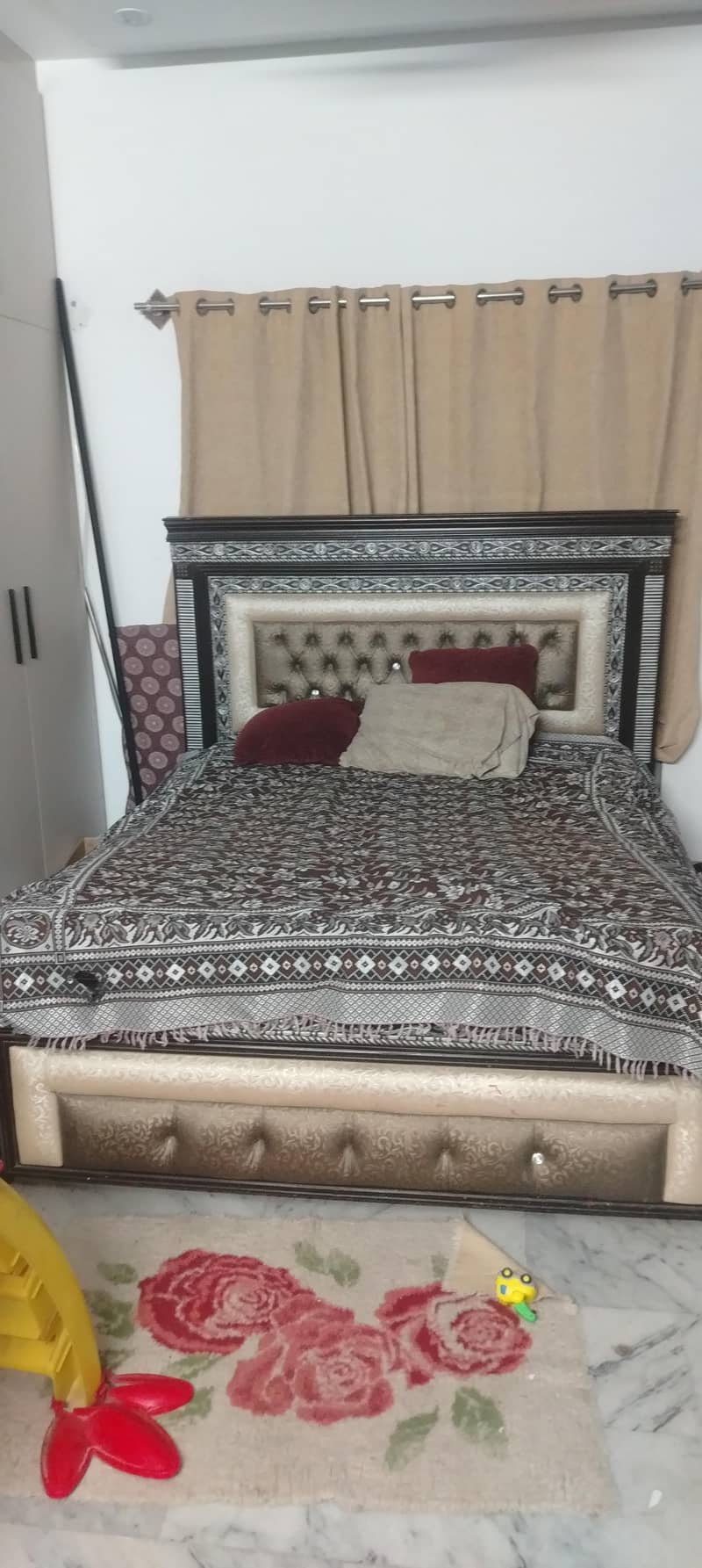 Duble Bed , side table , dressing table 1