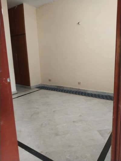 G-11/1 25*50 Upper portion available For Rent