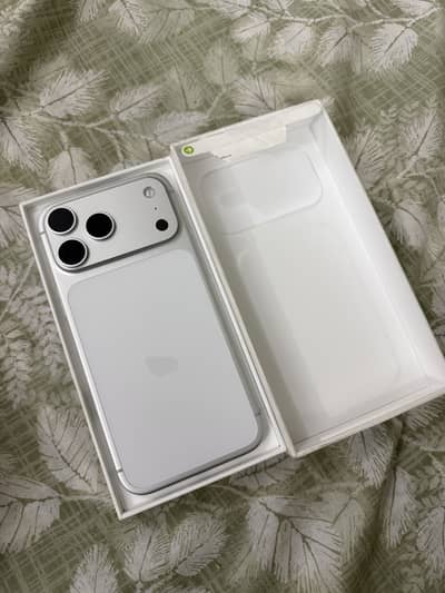 17 PM 256 GB 14cc 100BH Sim Working Both Esims