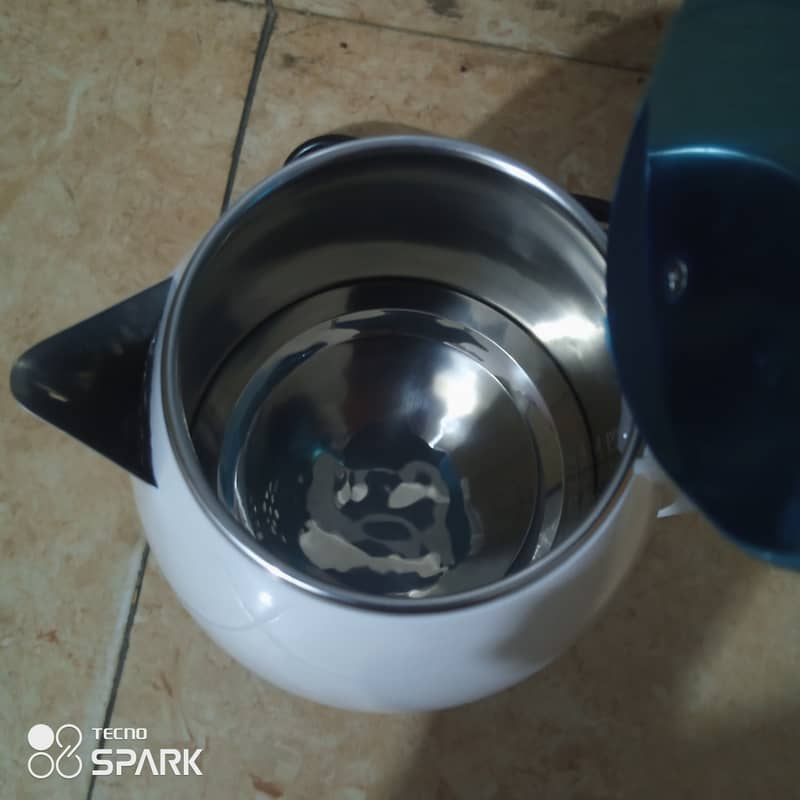 Electric kettle 0