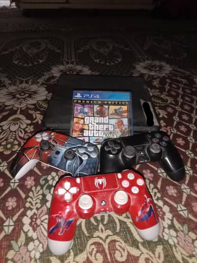Ps4 slim 500gb uncharted 4, GTA 5 and 1 more game with 3 controllers