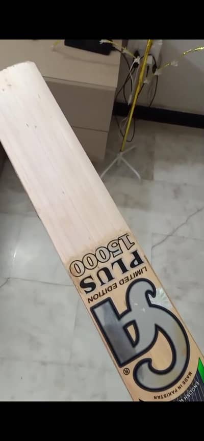 CA PLUS 15000 LIMITED EDITION CRICKET BAT