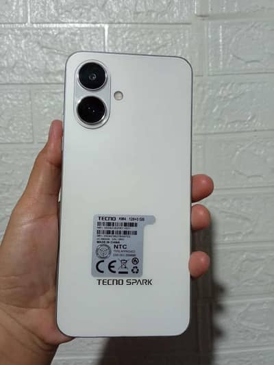 Tecno spark go2 full box full warranty 4+4 64GB almost new