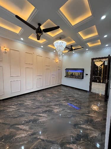 10 MARLA SPANISH HOUSE FOR SALE