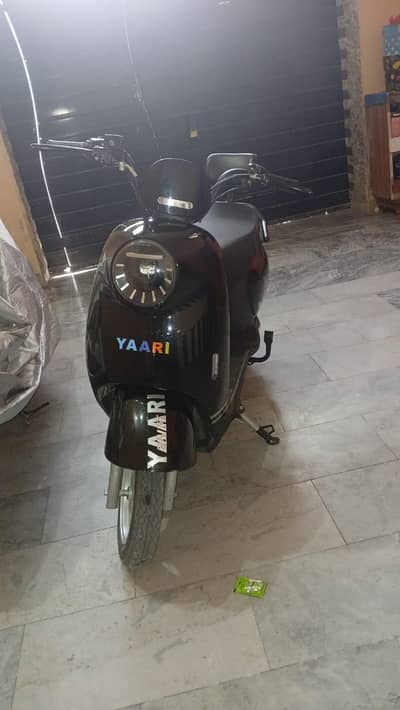 Yaari Electric Scooty 2025 Model - Jet Black - Brand New Condition