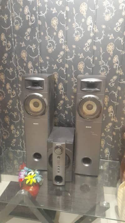 Cheez Achi hai Sound bhi Room k hisab sy Acha hai Original Malaysia k