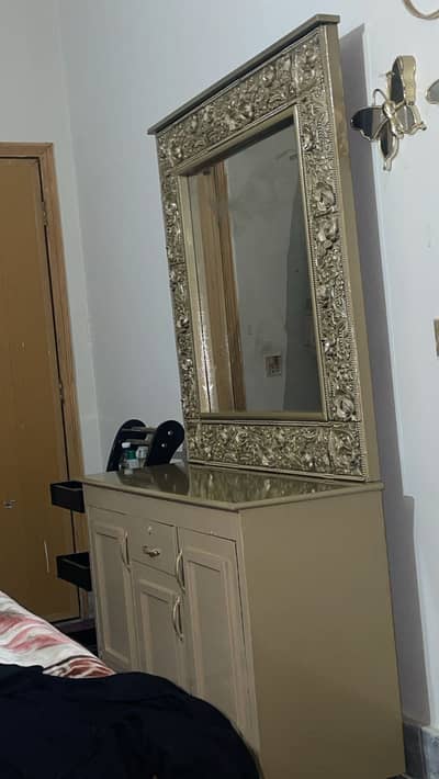 Luxury Buckly Fabric Bed Set with Side Tables & Dressing Table