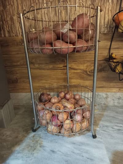 vegitable &plates stands