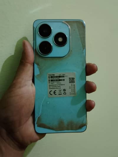 i am selling my Tecno Spark 20 8/256