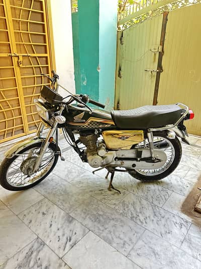 Honda 125 Self start Gold Edition