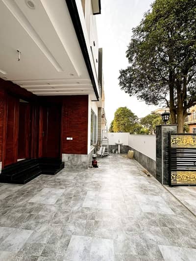 10 MARLA BRAND NEW LUXURY HOUSE FOR SALE IN WAPDA CITY CANAL ROAD FSD