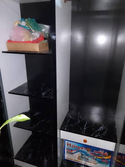 4 piece bed set. . . . total new full 10/10 condition. . .