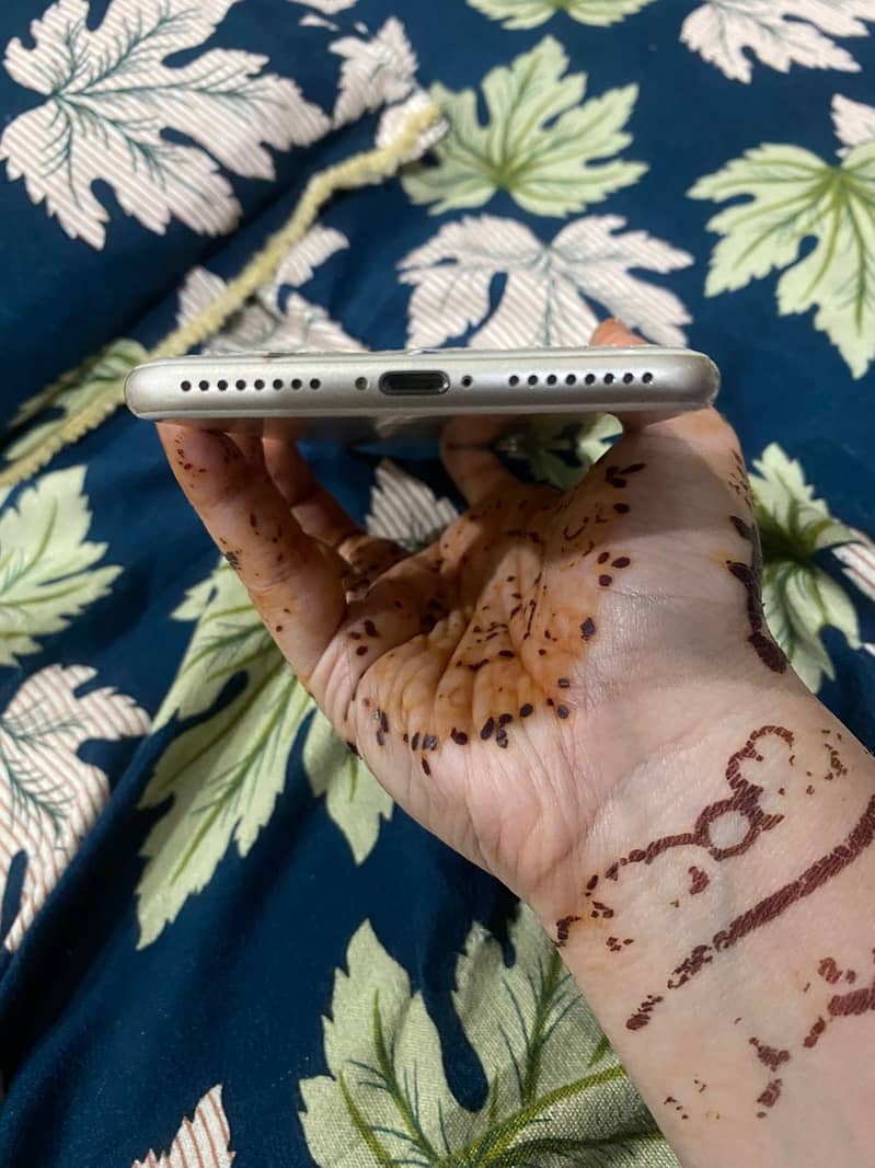 Apple iPhone 7 Plus 3