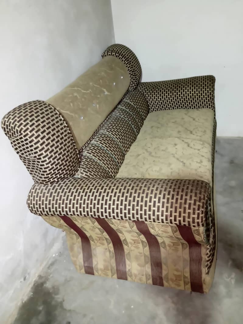 2 seater Sofa 0