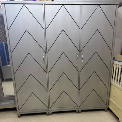 Dressing table and 3 door almari