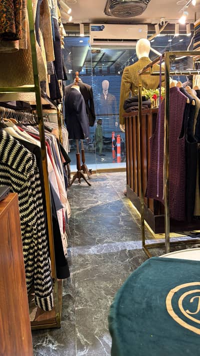 Hiring Experienced Salesman for a Premium Clothing Brand