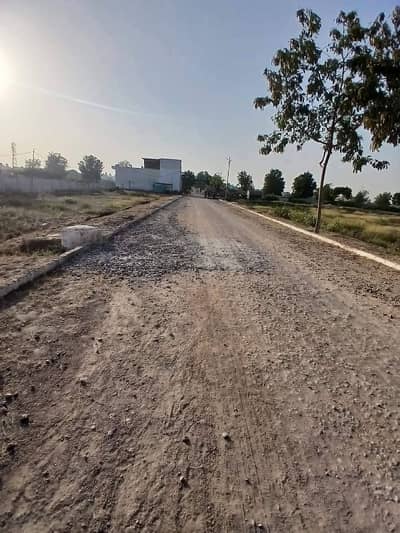 Good location near to gate Also 40ft and Corner plots available