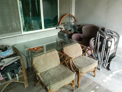 Two nos lounge sofa chairs and 4 No s  gardun Plastic chairs condition