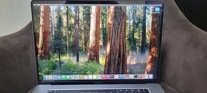 Apple MacBook Pro 15” 32GB RAM i9 4GB Graphics 4 GB 4kDisplay