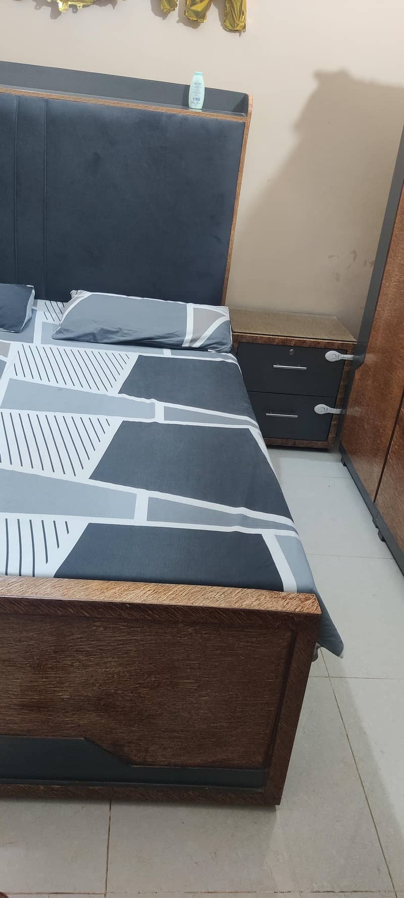 Bed wardrobe dressing table side tables 2