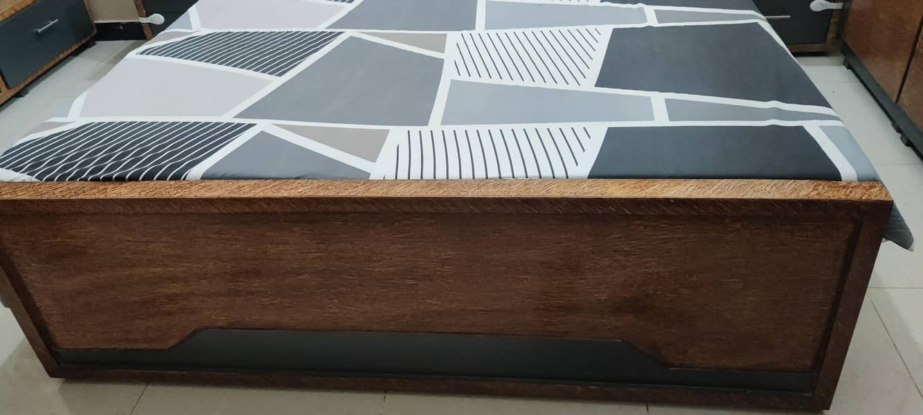 Bed wardrobe dressing table side tables 3