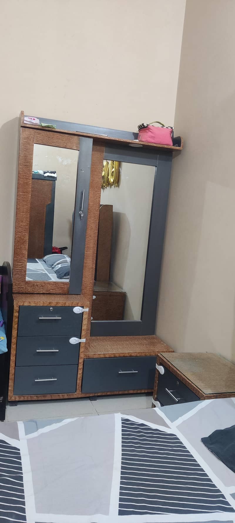 Bed wardrobe dressing table side tables 7