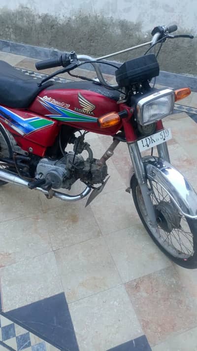 CD Honda 70 2013 Ghar ke use h all ok h delr hazar plzz door rhy